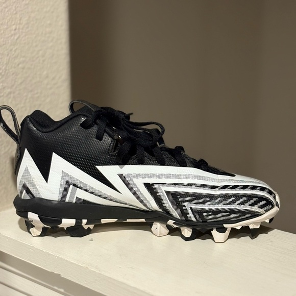 Adidas Freak Football Cleats Youth Size 4Y Black & White Lace-Up Design HP5962 - Picture 3 of 9